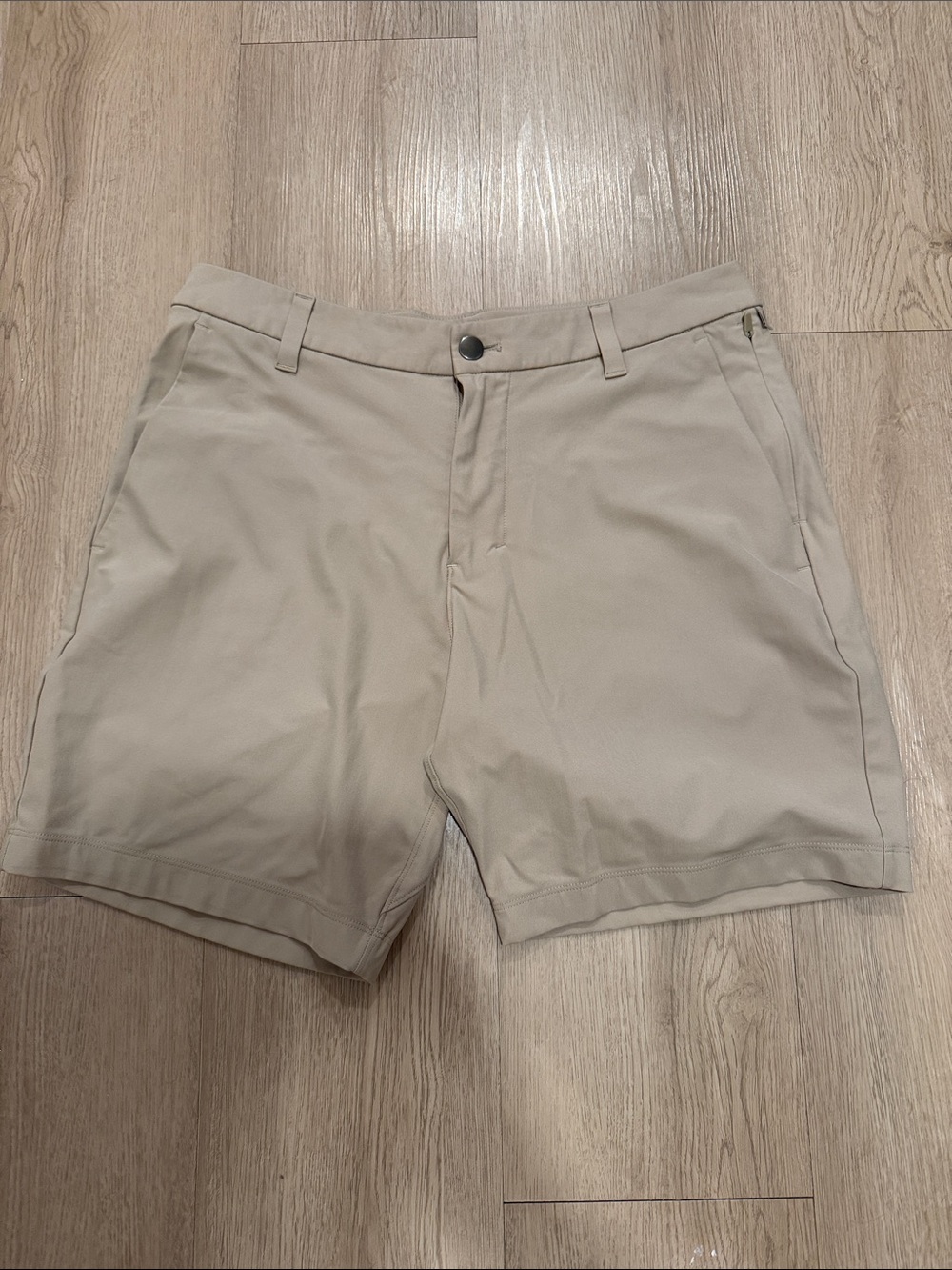 Lululemon Men's Commission 7” Khaki Shorts